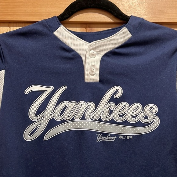 New York Yankees jersey youth medium by majestic brand excellent condition - Picture 4 of 9
